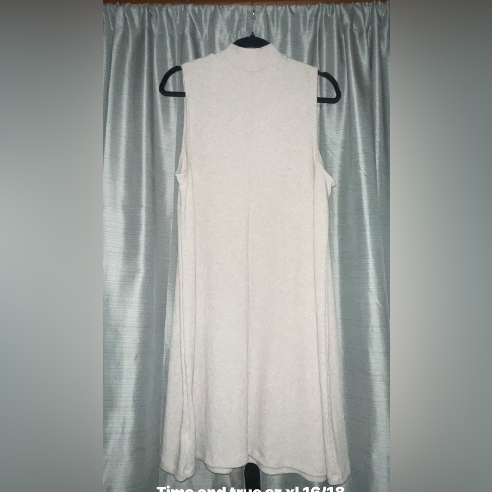 Time and Tru Cream Sleeveless Tank Top